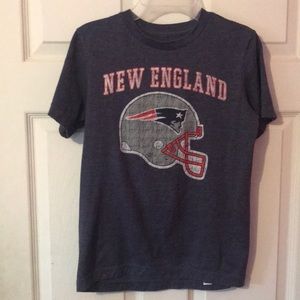 New England Patriots Helmet Graphic Blue T-Shirt Boys Large L 10/12